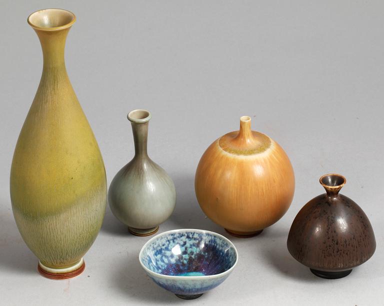 VASER, 4 st, samt SKÅL, stengods, Berndt Friberg Gustavsberg.