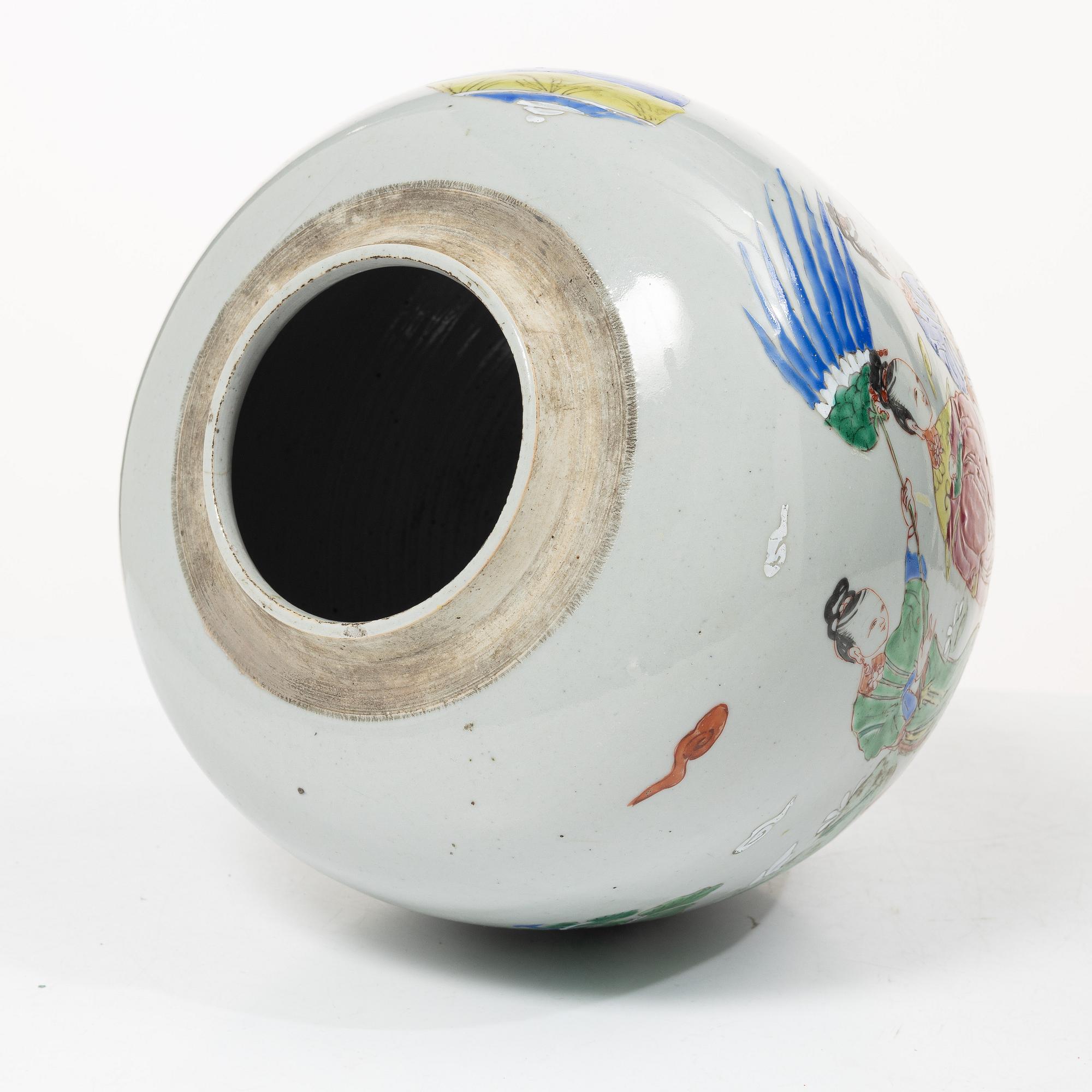 A famille rose jar, Qing dynasty, 18th century.
