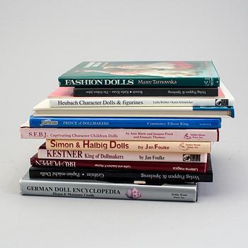 A lot of twelve books regarding antique dolls.