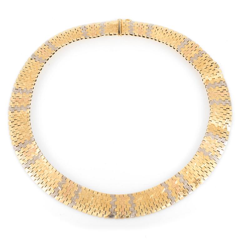 HALSBAND trefärgat guld med graverad lövdekor.