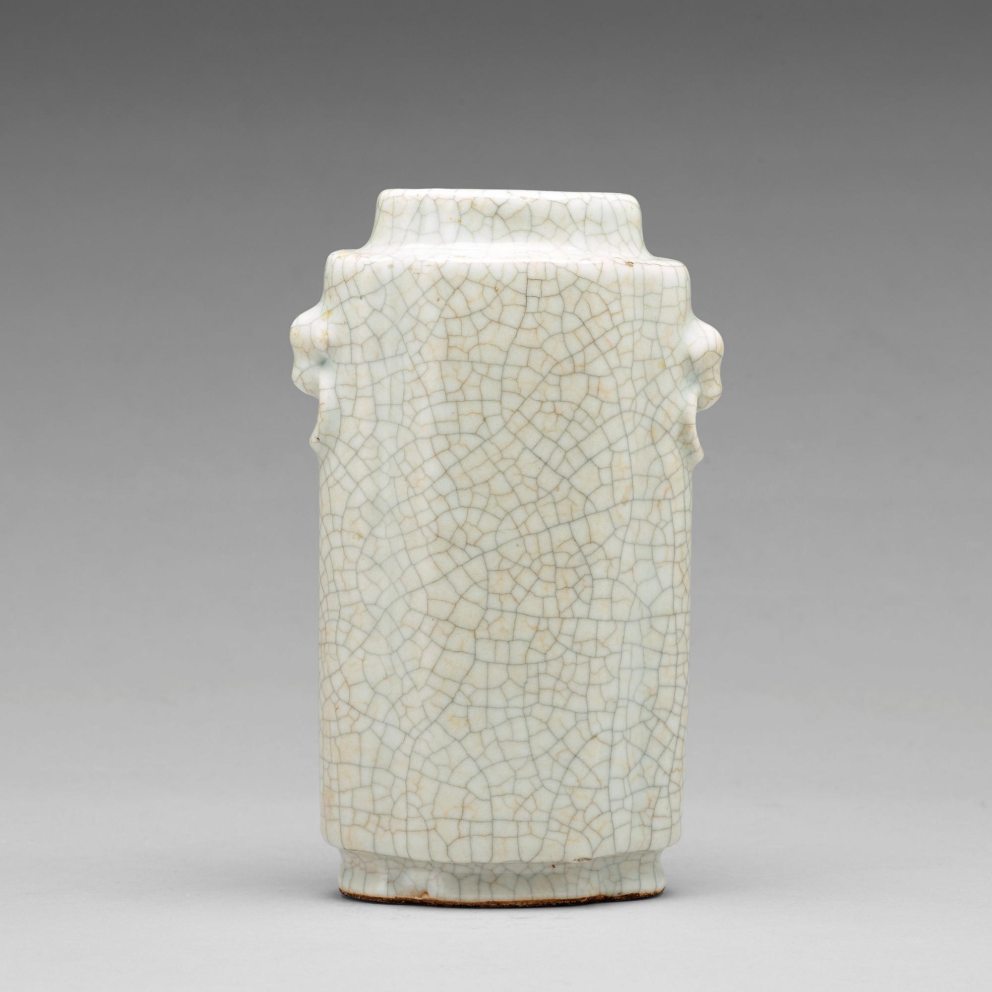 VAS, porslin. Qingdynastin, 1800-tal.