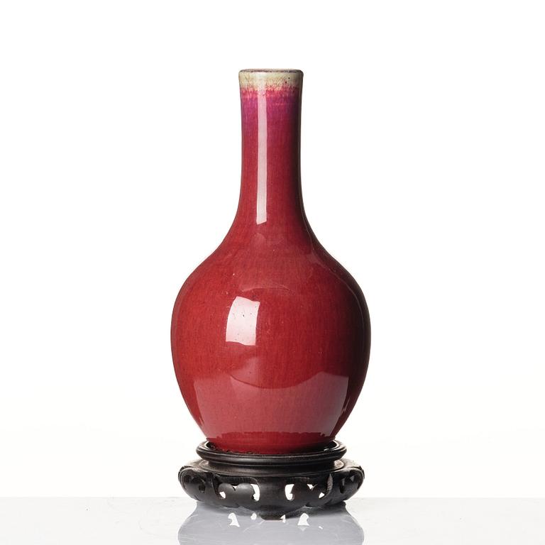 A Chinese flambé glazed vase, Qing dynasty, 19th century.