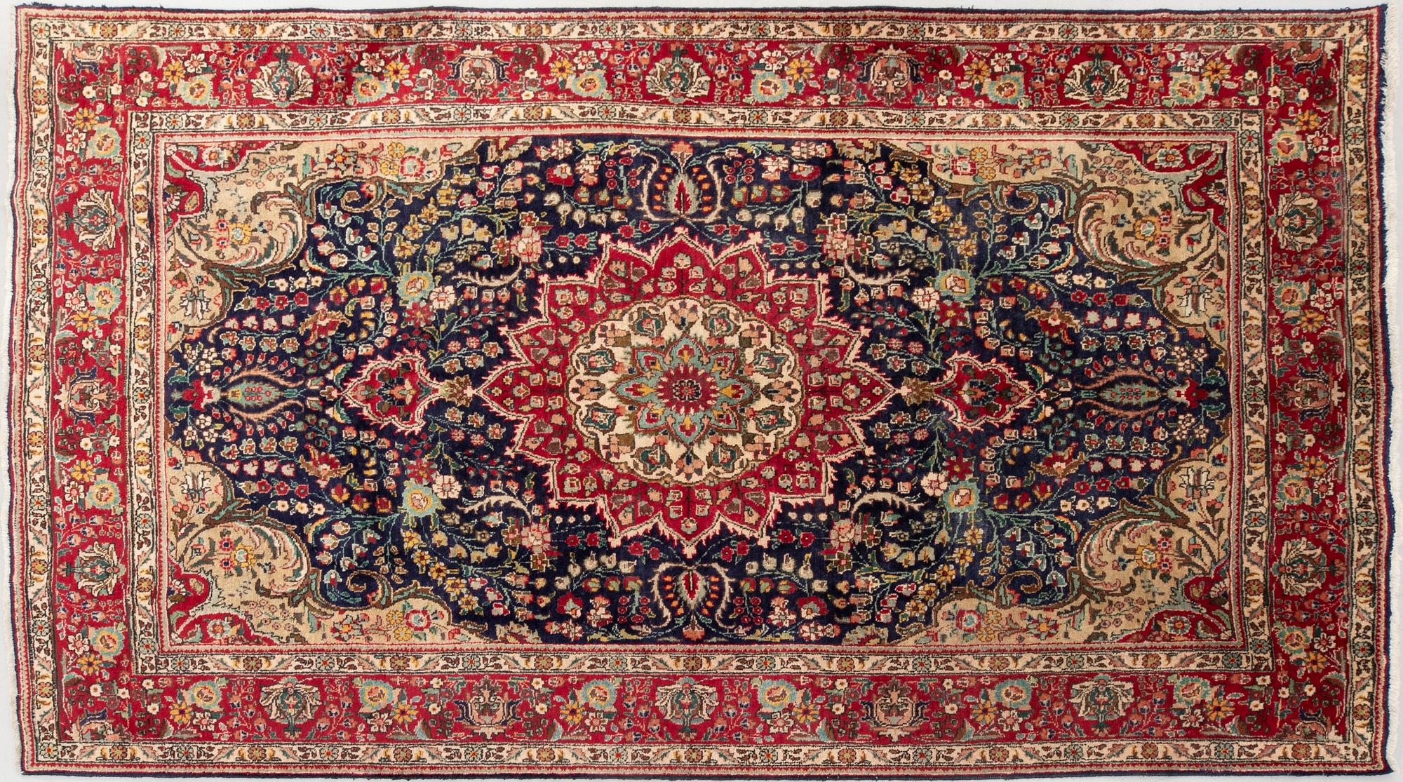 Rug, oriental, semi-antique, approximately 298x207 cm.