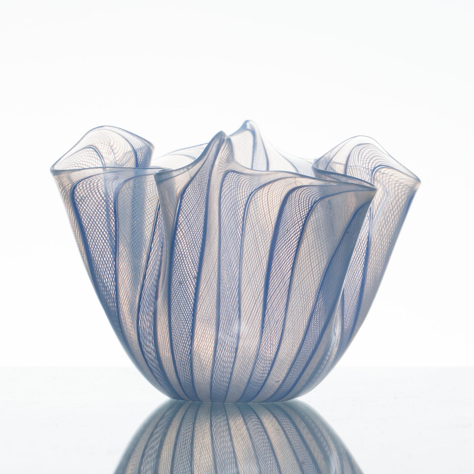 NÄSDUKSSKÅL, glas, Venini, Murano, Italien, 1900-talets andra hälft.