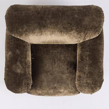 Gianfranco Frattini, a pair of "Sesann" armchairs, Tacchini, Italy, post 2015.