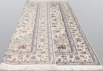 A part silk Nain carpet, so-called 6LAA, approx. 292 x 200 cm.