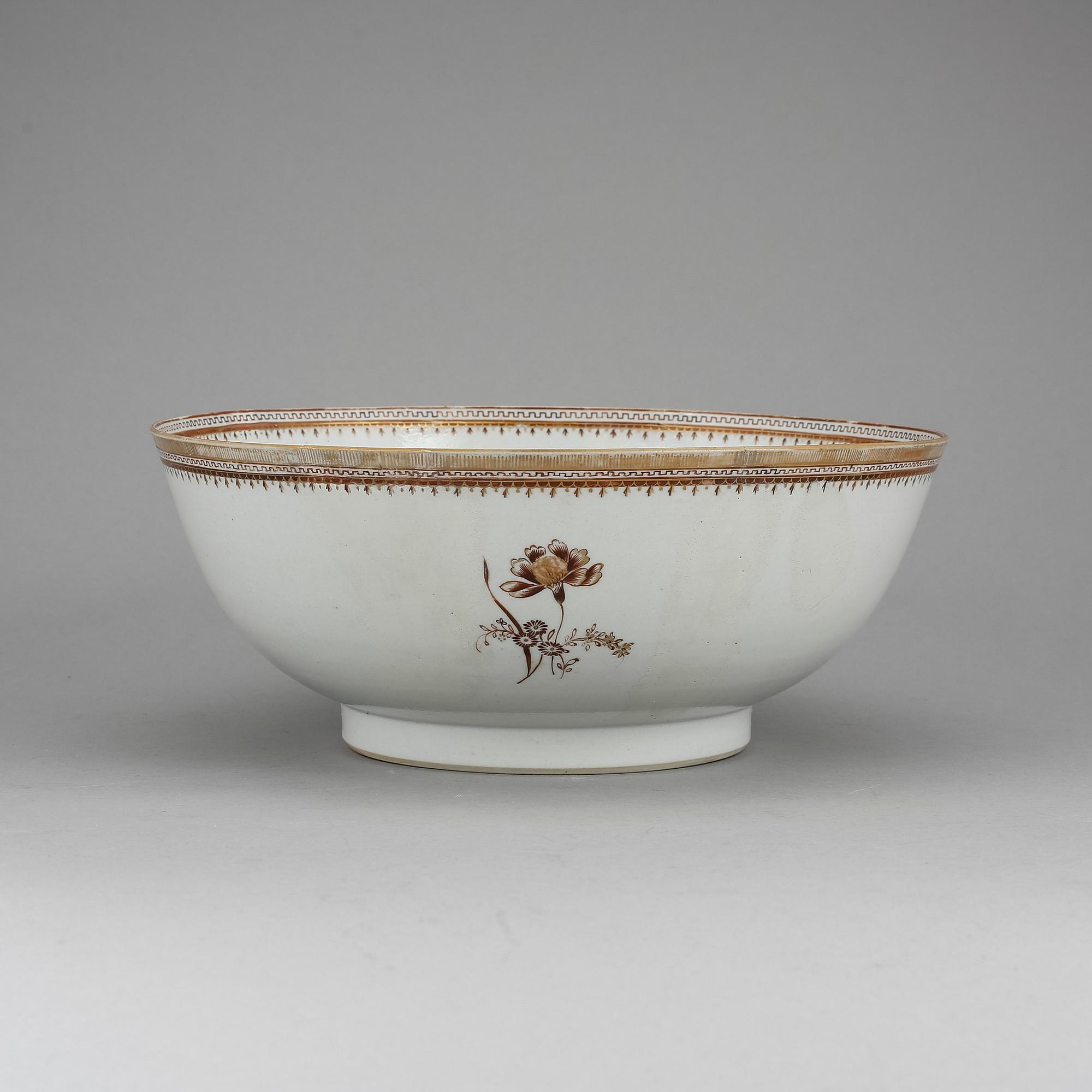 BÅLSKÅL, porslin. Kina, Qianlong (1736-1795).