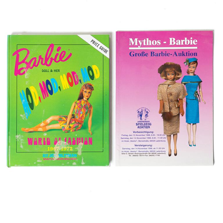 Böcker, Barbie, 16 st,  bland annat, "Barbie - her life and times" & "Barbie Fashion vol I & II".