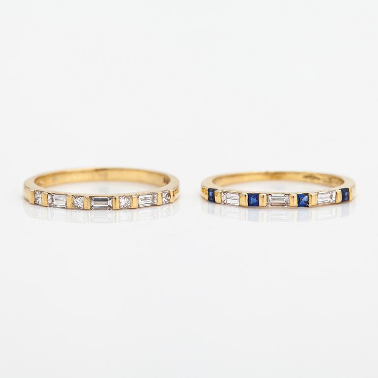 A set of 2 rings made of 18K gold with diamonds ca. 0.39 ct in total and sapphires.