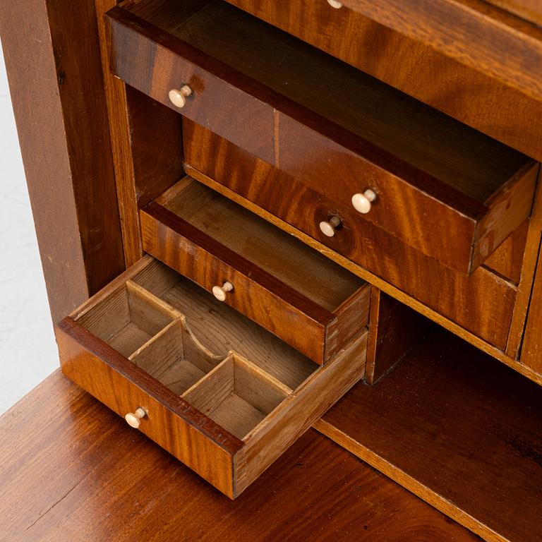 A mahogany veneered secretaire by Daniel Sehfbom, Stockhom 1800-1837.