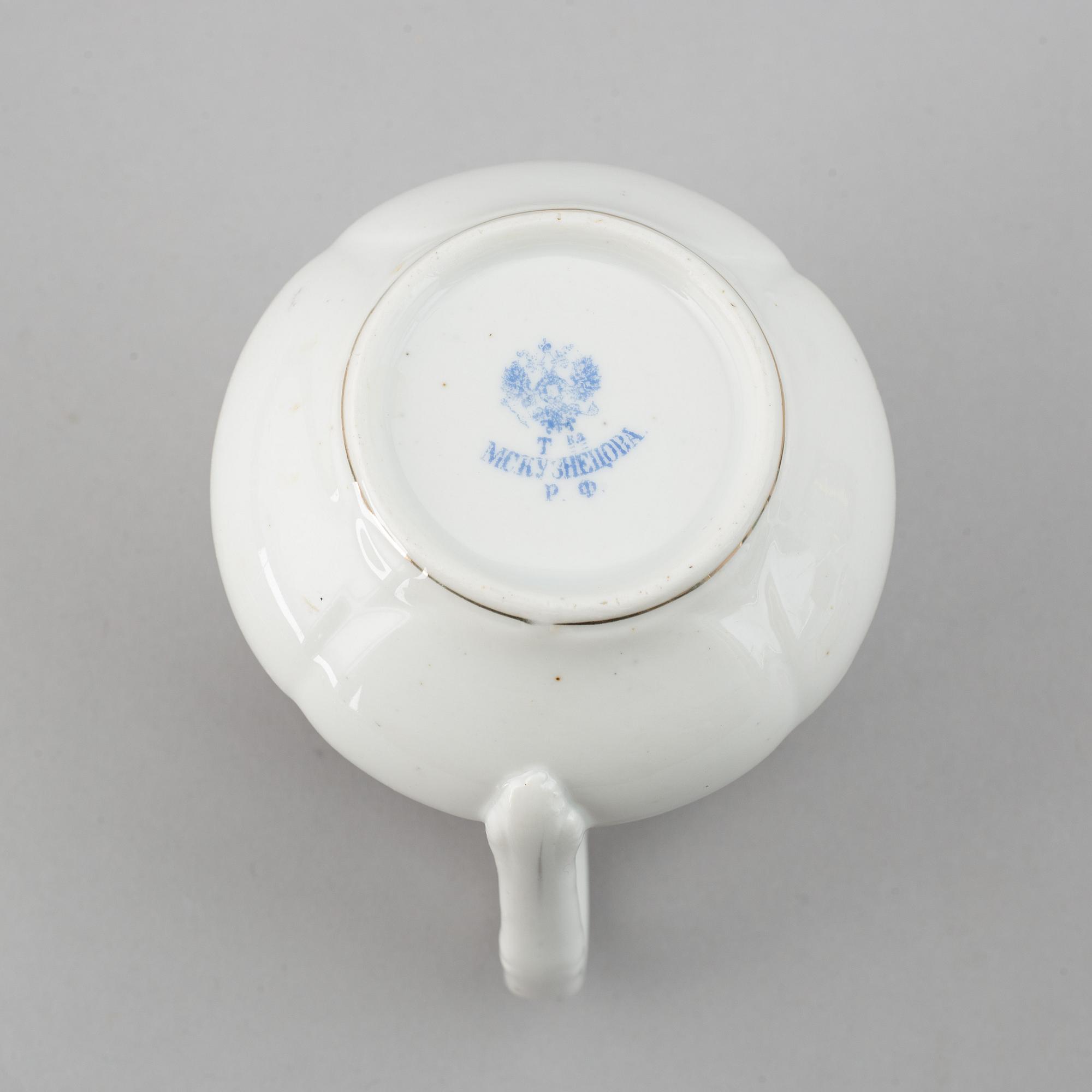 A Russian porcelaine tea set, Korniloff Brothers. (6 pc).