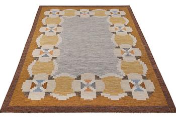 Ingegerd Silow, a flat weave carpet, signed IS, a. 286 x 197 cm.