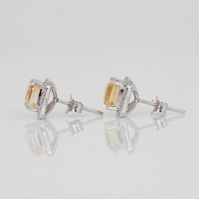 ÖRHÄNGEN, ett par, 14K vitguld med smaragdslipade citriner, tot ca 2,75 ct med små diamanter. Total vikt ca 3,36 g.