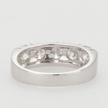 RING, vitguld 14K, 5 briljantslipade diamanter, tot. 2,00 ct,
4,8 g. Intyg 251.