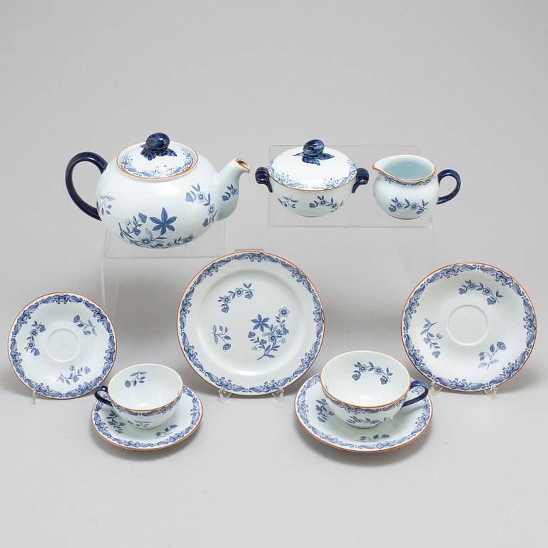 A 38-piece porcelain tea and coffee set 'East Indies', Rörstrand.