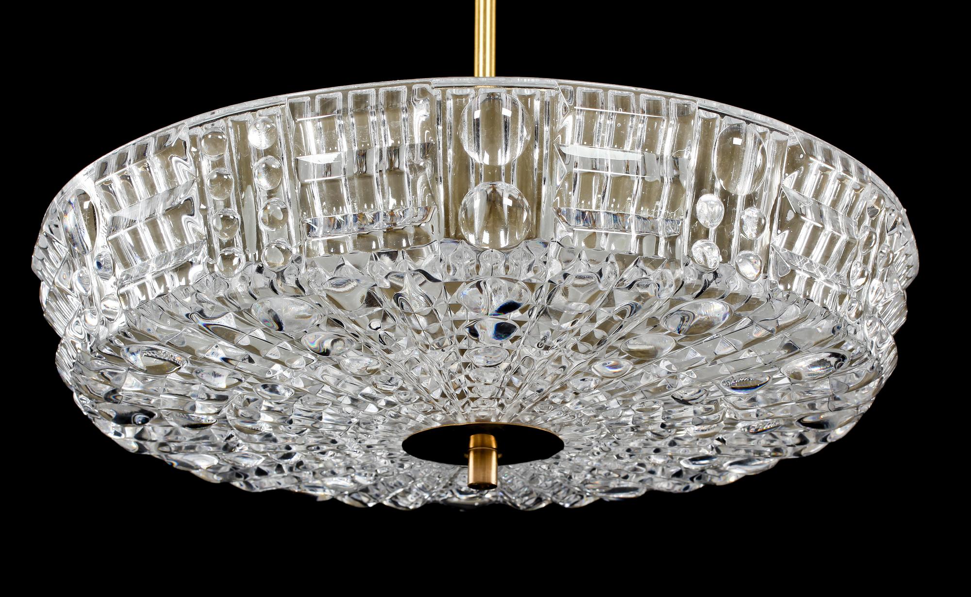 TAKLAMPA, troligen, Orrefors, 1900-talets andra hälft. Höjd 47 cm.