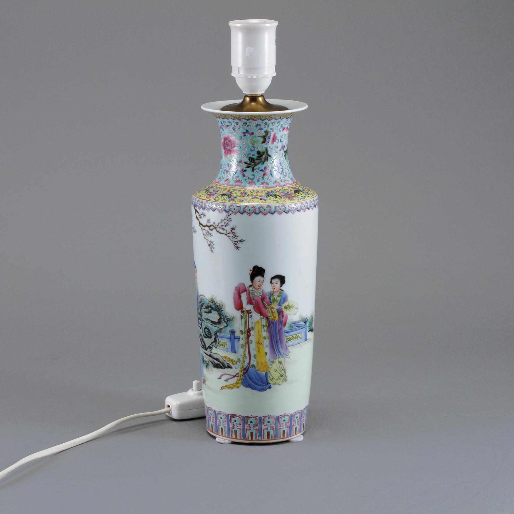 BORDSLAMPA, porslin, Kina, omkring 1900-tal.
