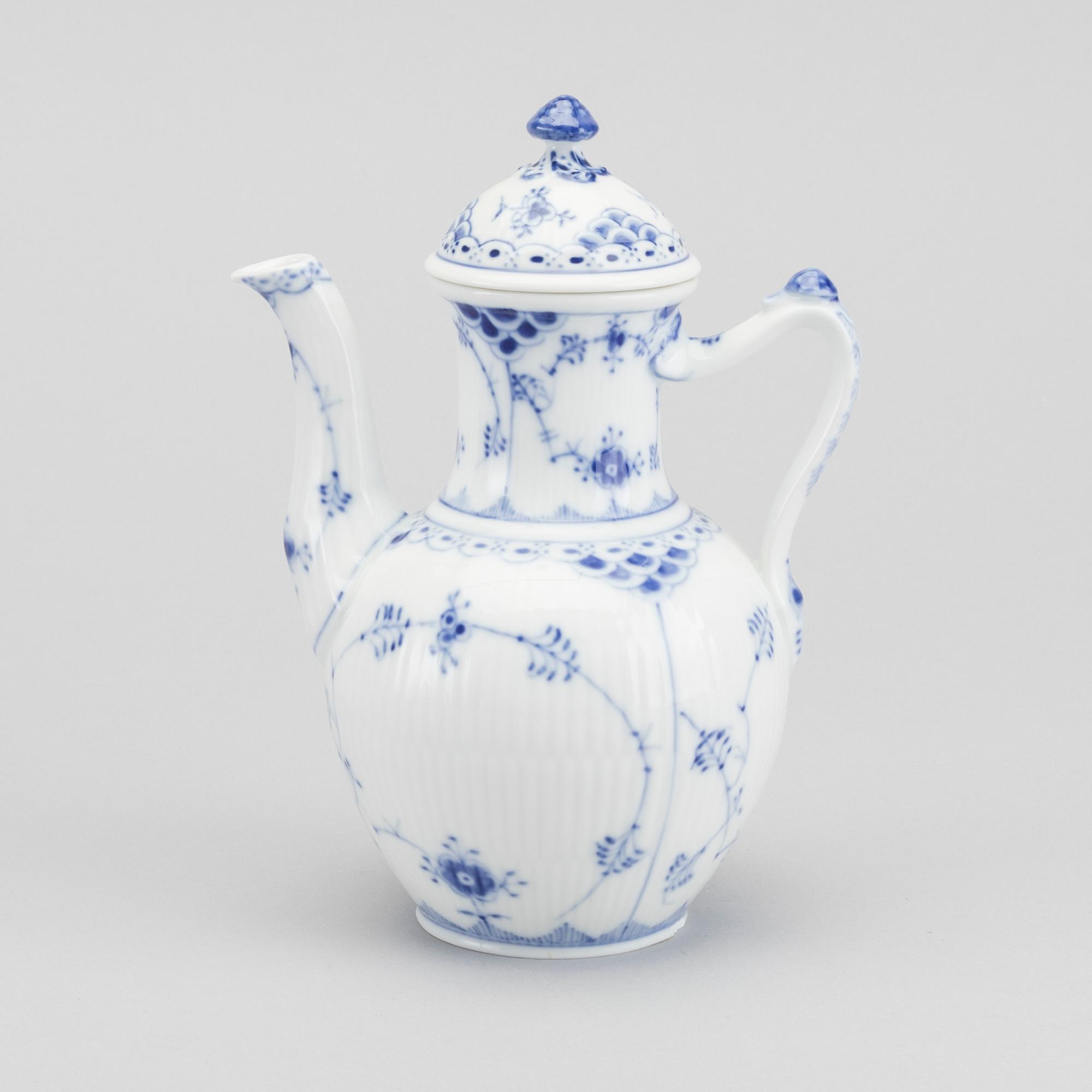 SERVISDELAR, 17 st, "Musselmalet" Royal Copenhagen, Danmark.