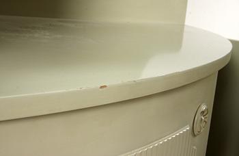 HÖRNVITRINSKÅP, gustaviansk stil, 1900-tal.