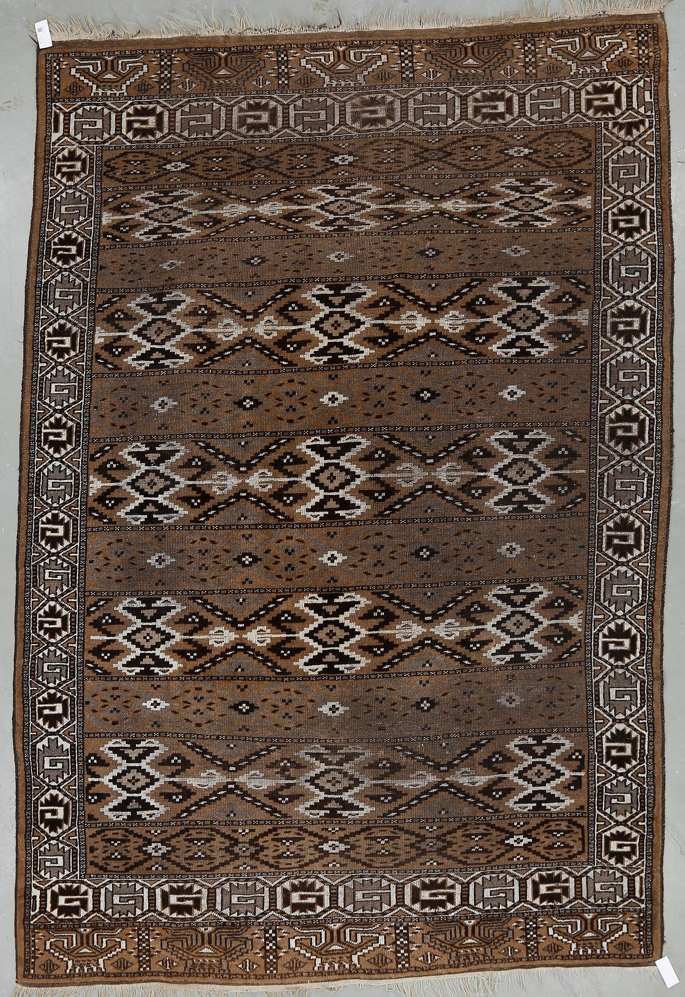 MATTA, semiantik/antik Yamud. Ca 326x221 cm.