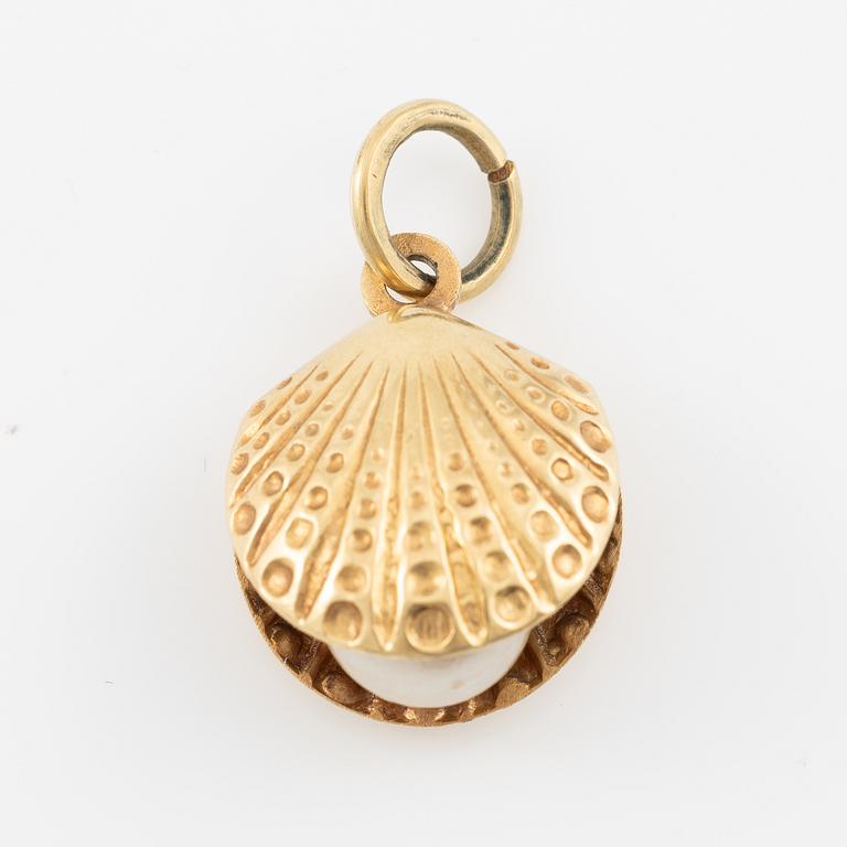 Pendant, in the shape of a shell, 14K gold with a pearl.