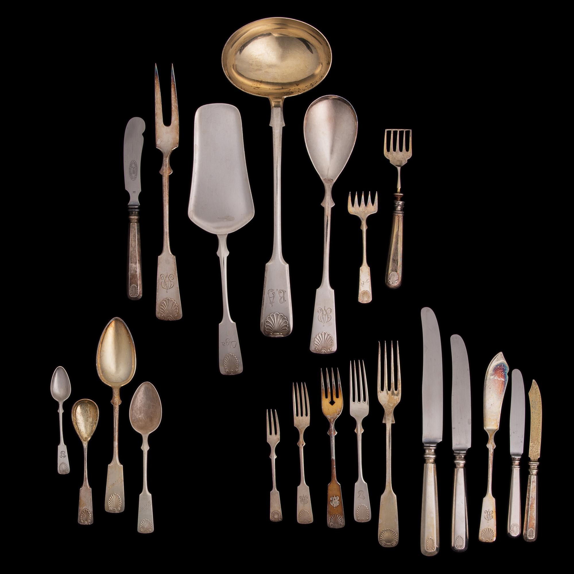 BESTICKUPPSÄTTNING, ca 156 delar, snarlika, silver, musslan-serien, Finland 1920-60-tal. Silvervikt ca 3400 g.