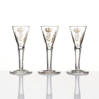 Plunta samt sex stycken spetsglas med Gustav IIIs monogram, Sverige, 1700-tal.
