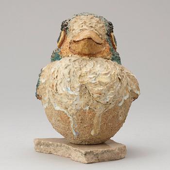 A Tyra Lundgren stoneware figure of a bird, 1973.