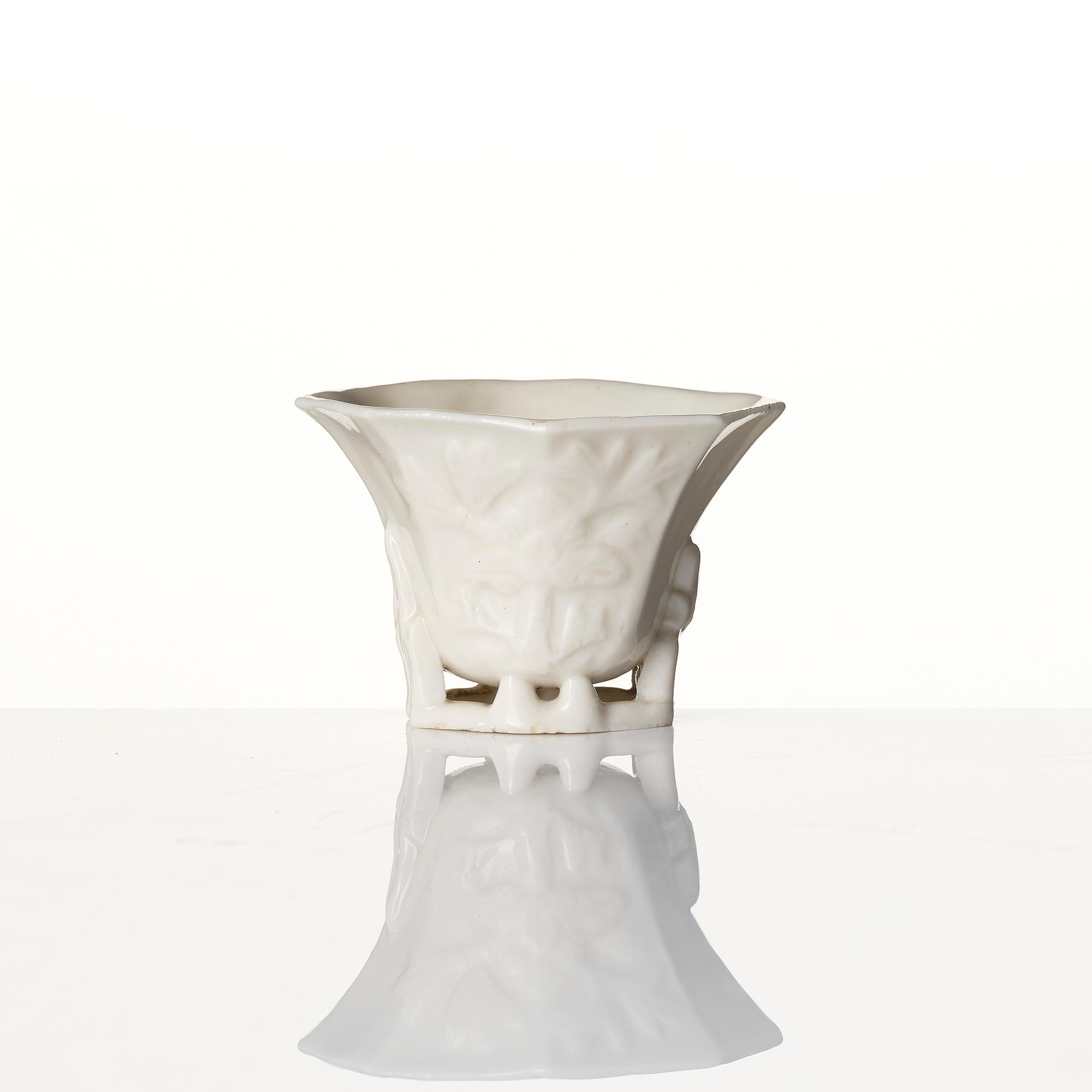 A lacquer tea box and a blanc de chine cup, Qing dynasty 18/19th century.