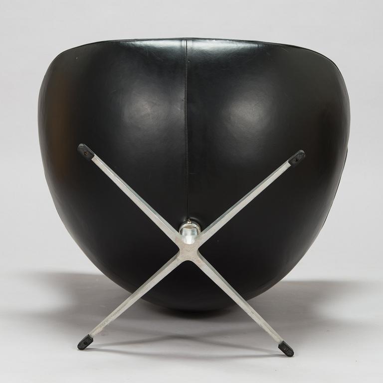 Arne Jacobsen, A 1960s arm chair "Egg chair" designed for Fritz Hansen, Denmark.