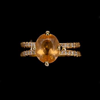 RING, guld 18K, med gul topas 3,3 ct samt små diamanter tot. 0,50 ct. TEMPLE ST. CLAIR. Vikt tot. 6,9 g.