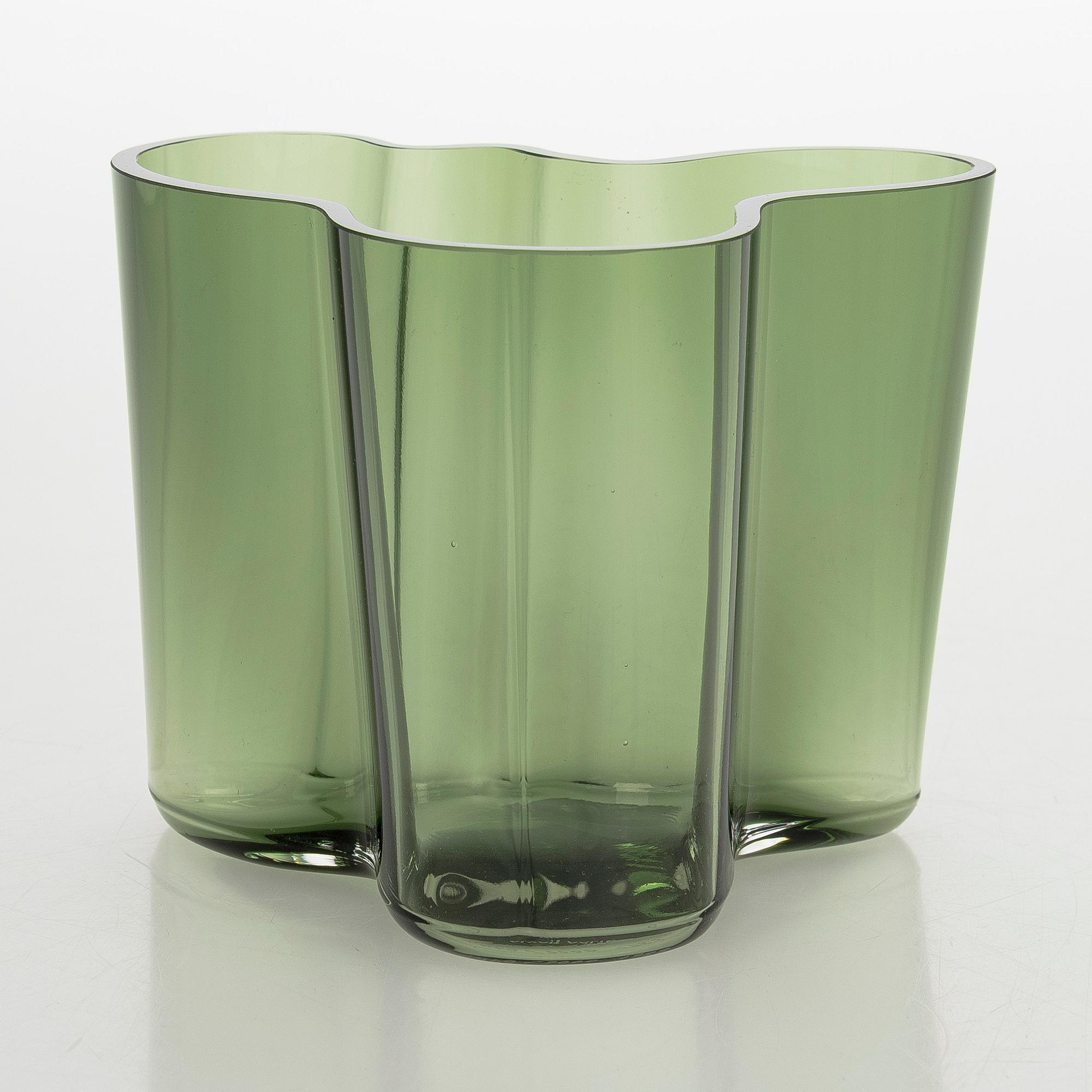 Alvar Aalto, a glass vase, signed  Alvar Aalto 5409/7000 1988.