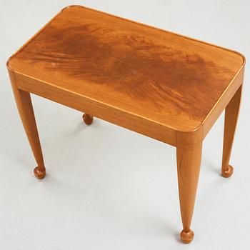 Josef Frank, a mahogany side table, Svenskt Tenn, a smaller version of the model "Diplomat", model 2073.