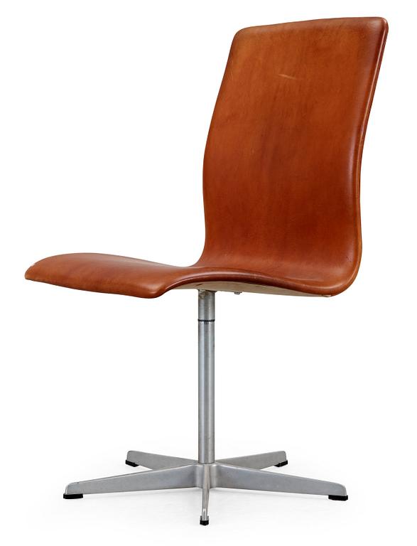 An Arne Jacobsen 'Oxford' brown leather and aluminium chair, Fritz Hansen, Denmark.