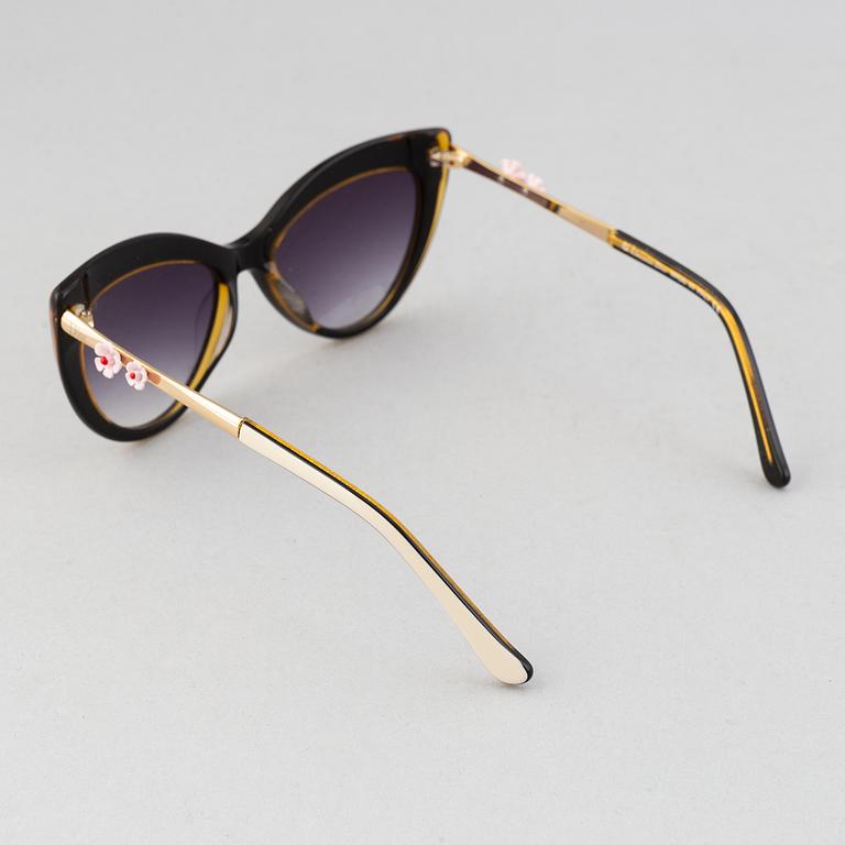 Christian Dior, a pair of 'Dior Lady' sunglasses.