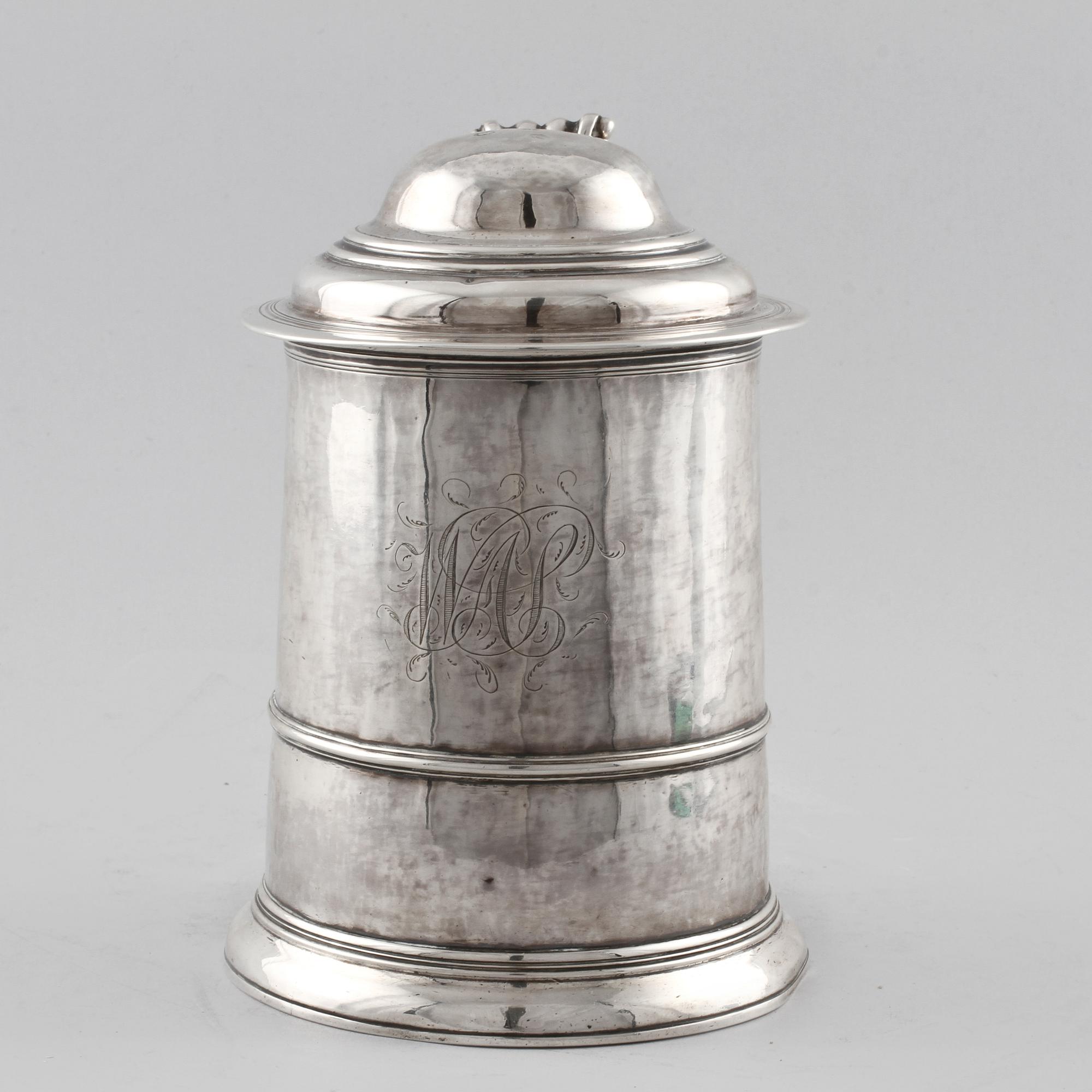 DRYCKESKANNA, silver, Richard Burcombe, London, 1735. Vikt 770 g.