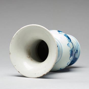 A blue and white 'yenyen' vase, Qing dynasty, Kangxi (1662-1722).