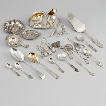 PARTI SILVER, 57 delar,  silver, 1800 och 1900-tal. Vikt ca 1415 g.