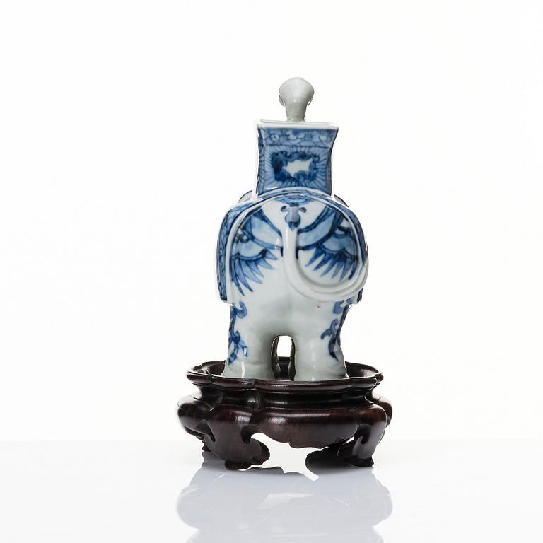 A Chinese blue and white figure of an elephant/censer, Qing dynasty.