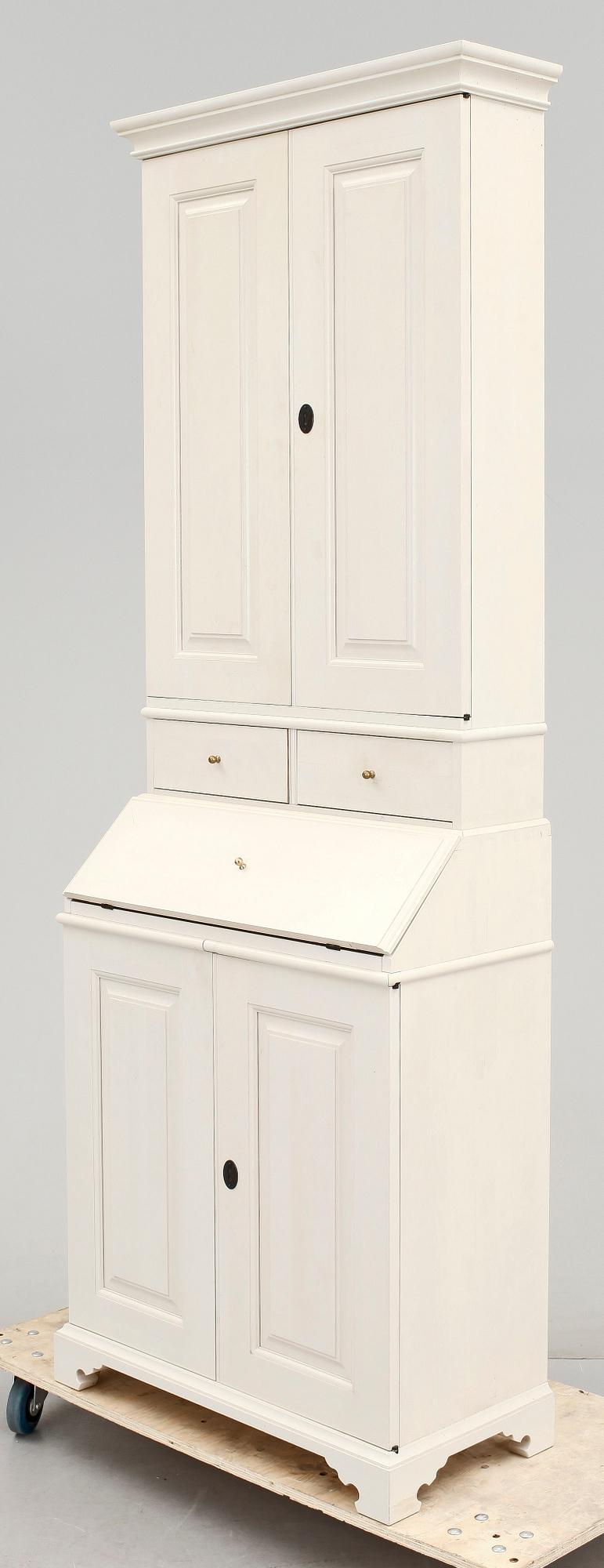 SNEDKLAFFSKÅP, "Selebo", ur IKEAs 1700-tals serie. 1990-tal.