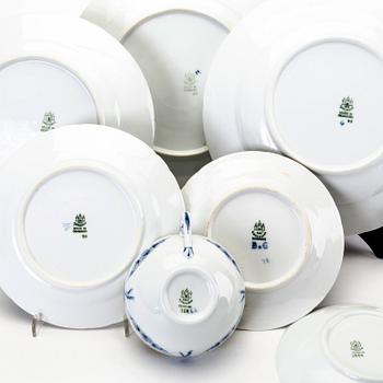 A Danish 98 pcs Bing & Gröndahl porcelain service from the latter part of the 20th century.
