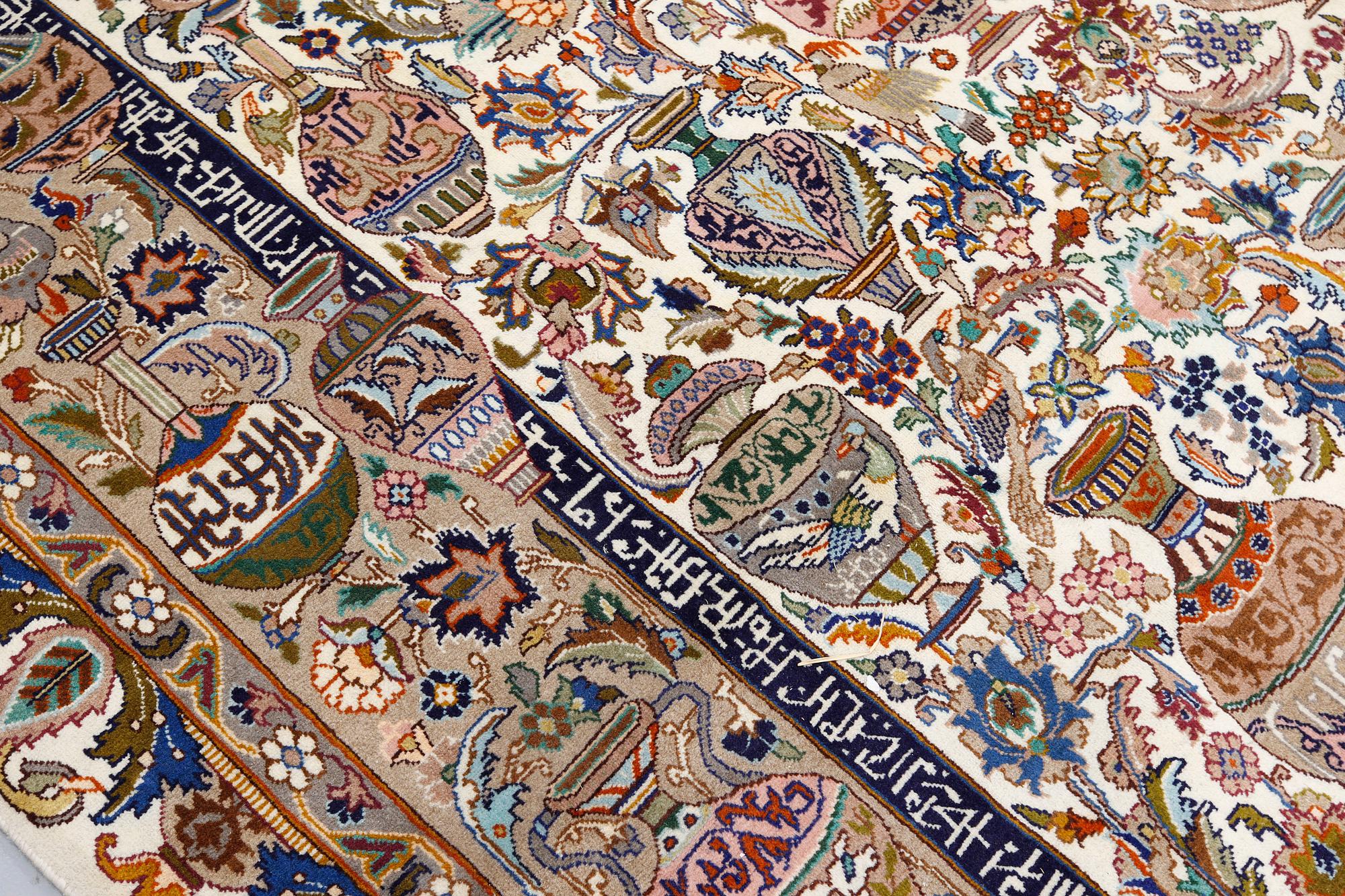 Matta, figural Kashmar, ca 393 x 293 cm.