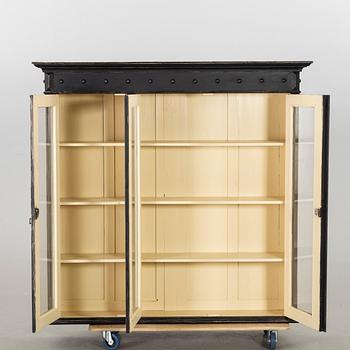 Display cabinet, neo-Renaissance, early 20th century.