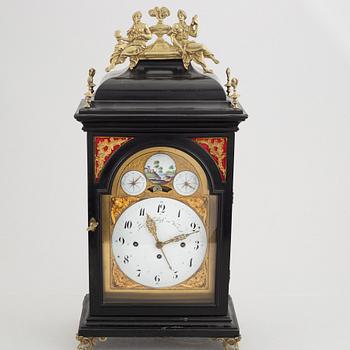 An Austrian mantle clock. by Franz Weiskopf, Vienna, from around the year 1800.