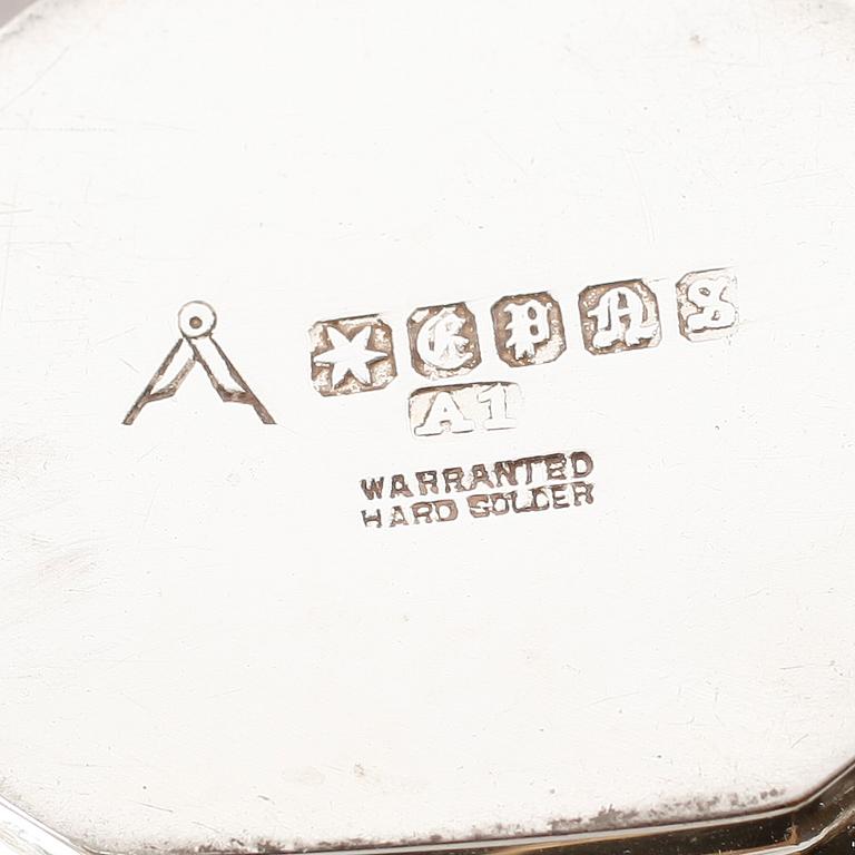 TESERVIS, 3 delar samt BRICKA, nysilver, brickan märkt Aspreys, London, 1900-talets första hälft.