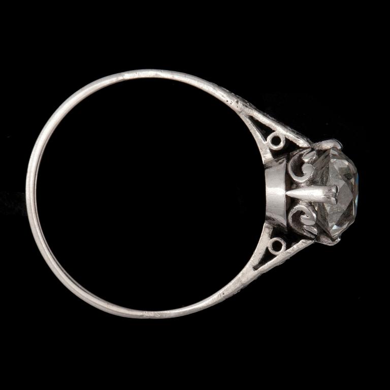 An old-cut 1.65 ct diamond ring. Quality circa I-J/VS.