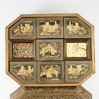 Game box Japan early 20th century.