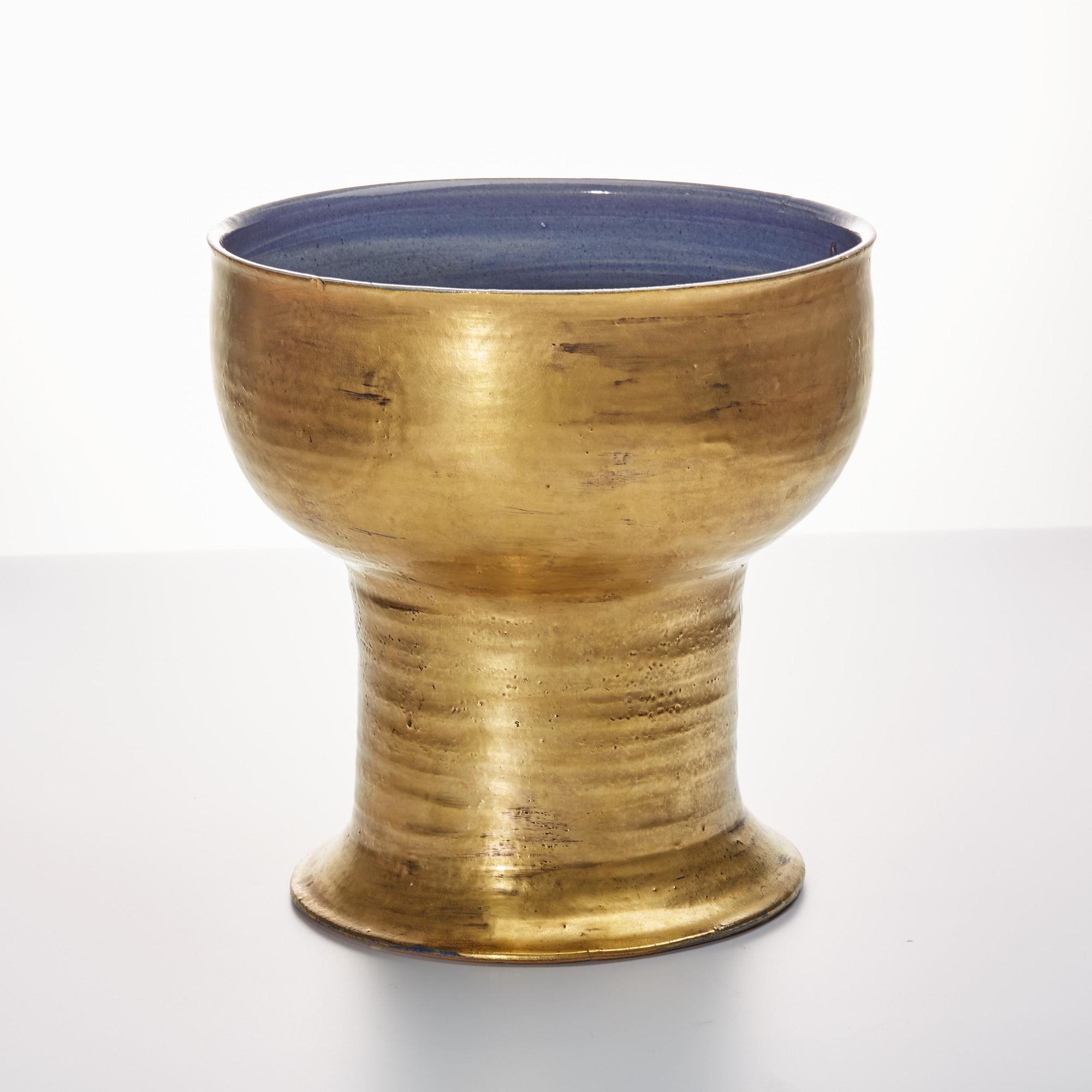 SKÅL PÅ FOT, glaserad keramik, 1900-talets andra hälft.