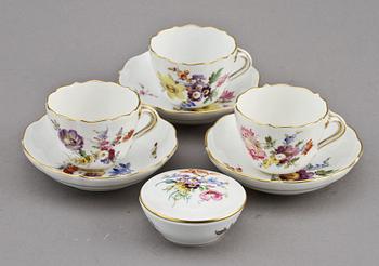 CREMEKOPPAR, 3 st samt LOCKASK, porslin, Meissen.