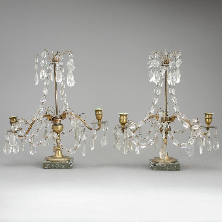 BORDSLYSTRAR, ett par, 1800/1900-tal.